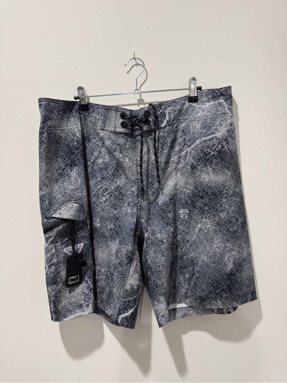 Columbia Men's Black & Gray Marble-Print Swim Board Shorts